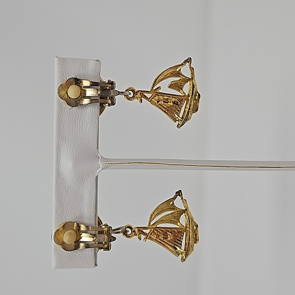 Gold Tone Sailboat Sand Dollar Clip On Dangle Earrings Nautical - Picture 4 of 10